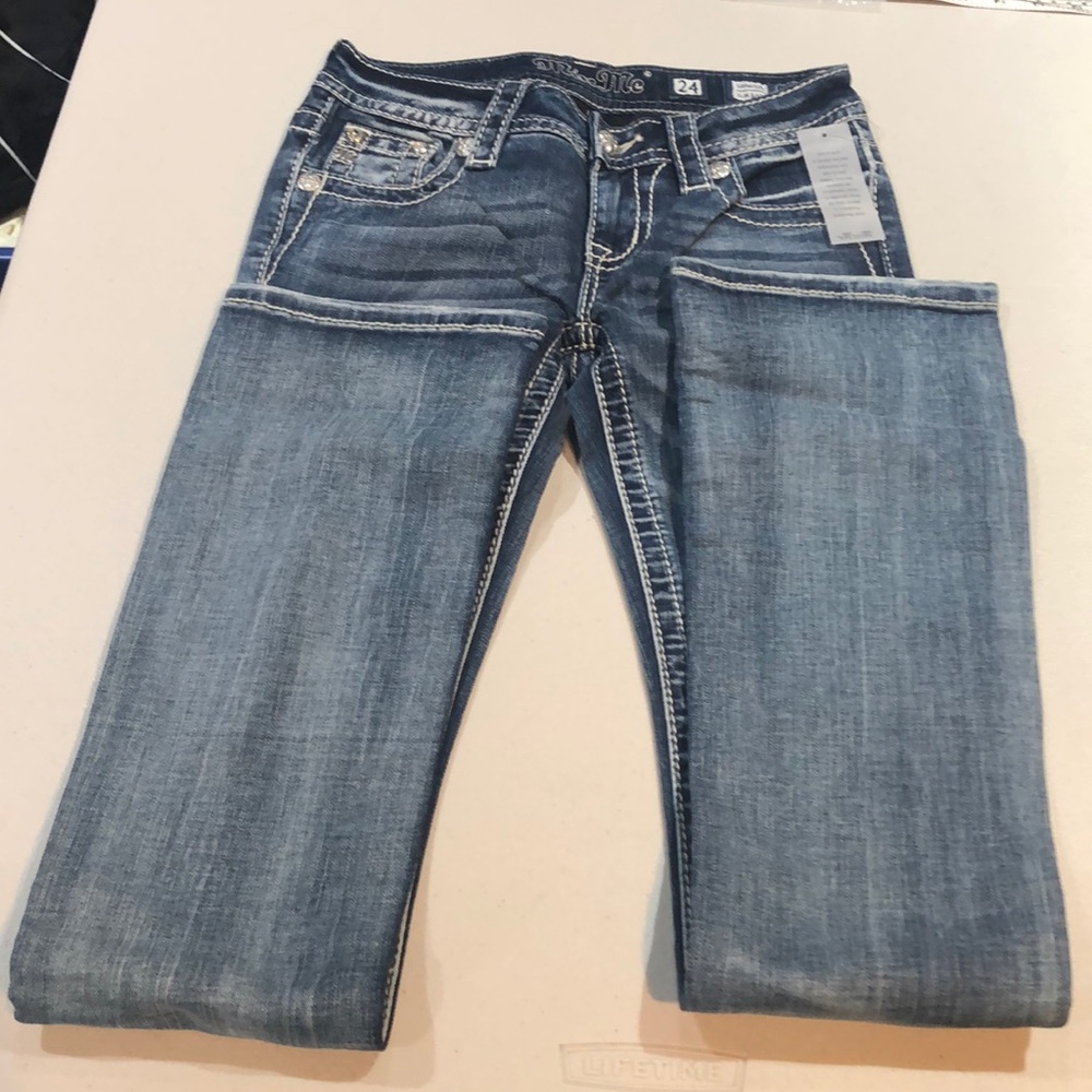 New Miss Me 33.5” Slim Boot With Pearl Flap Jeans - Picture 7 of 10